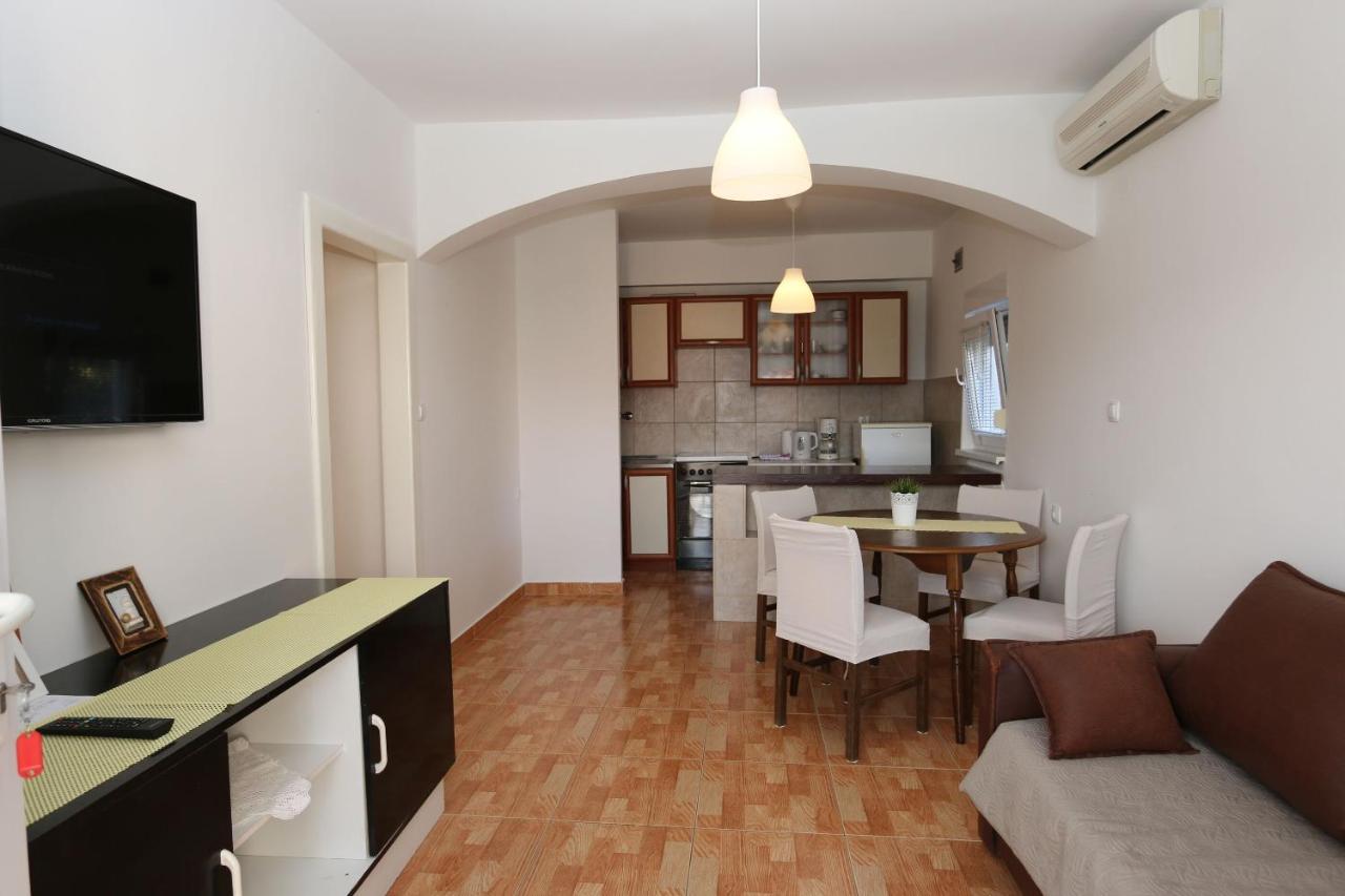 Apartments Nadenic Šilo Eksteriør billede